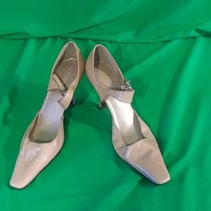 Enzo angiolini sz 9N tan heels